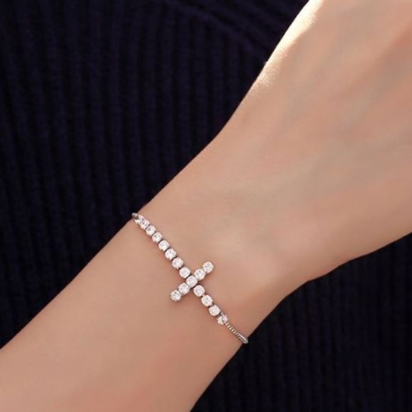 Silver Tone Box Chain Bracelet w/ 2" Cubic Zirconia Cross Pendant- NEW - Picture 3 of 3